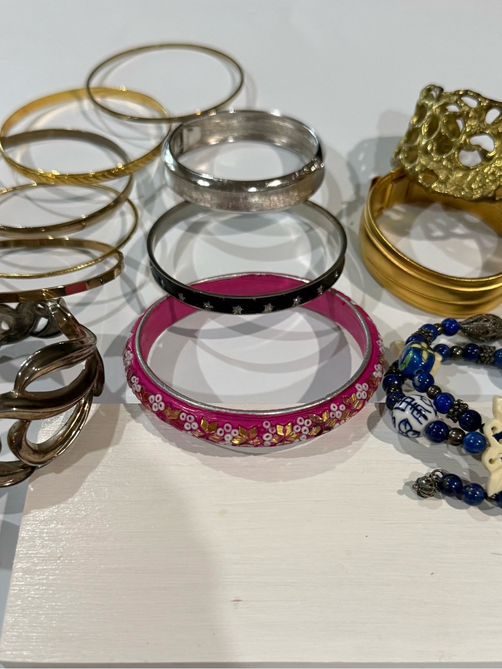 Lot 12 Vintage Women’s Mixed Bangle Cuff Bracelet Swirl Ceramic painted craved